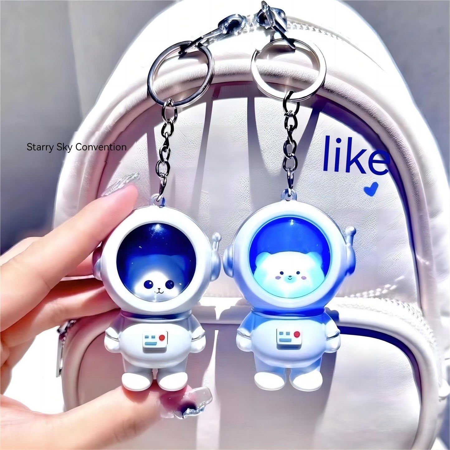 Cute Astronaut Bear Night Light Keychain - Glowing Space-Themed Backpack Charm for Couples, Students & Gifts