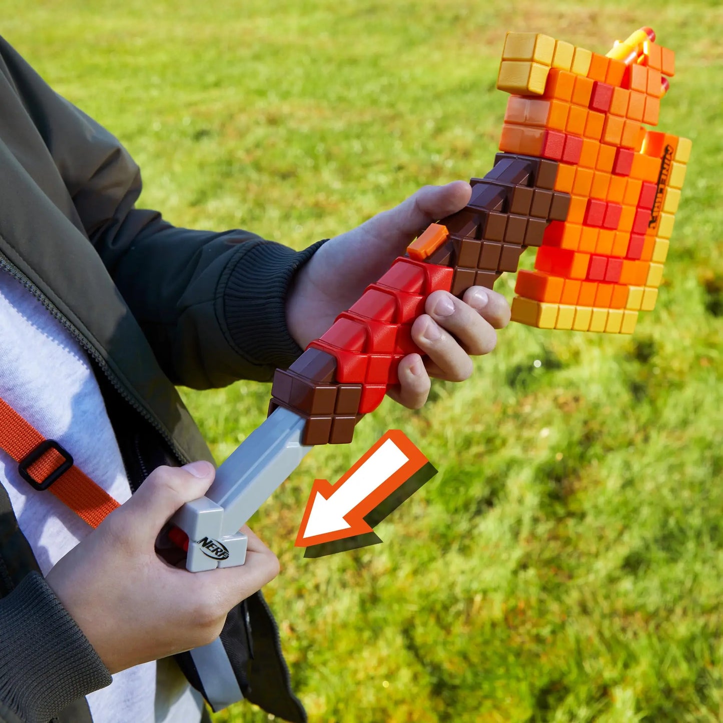 Hasbro Nerf Minecraft Firebrand, Dart Blasting Axe, 6 Nerf Elite Foam Darts, Pull Down Priming, Minecraft Toys F8954