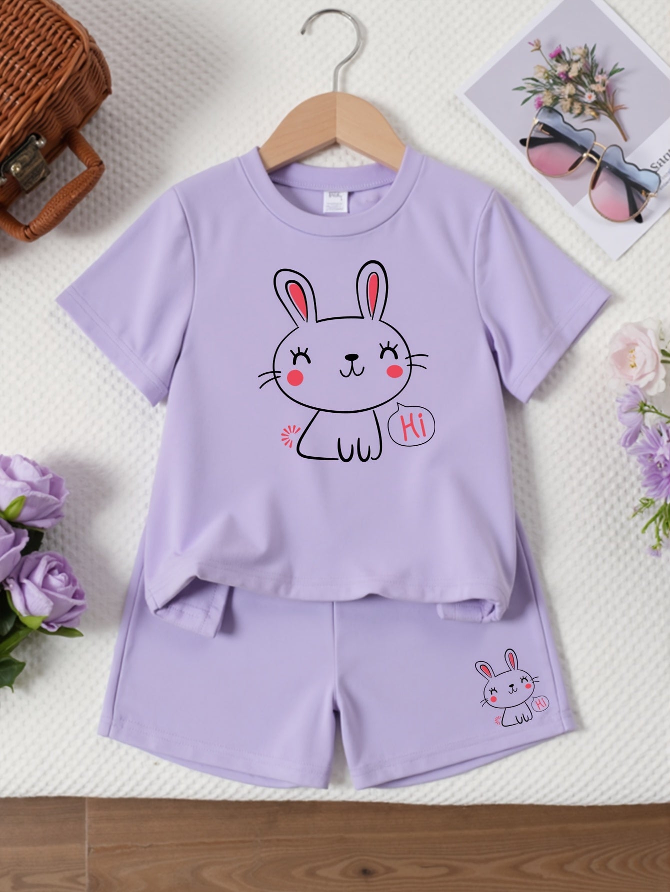 Comfortable T-Shirt for Girls, Simple And Casual for Daily Sports, Featuring a Cute Rabbit Print with Fun Lines in a Short-Sleeve And Shorts Set, for Outdoor