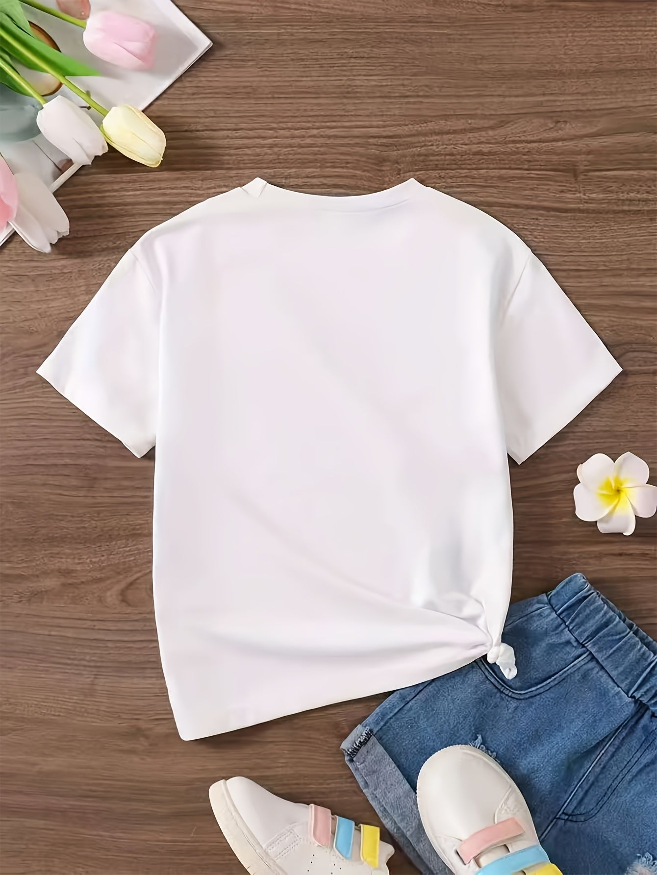 Spring And Summer Short-Sleeve Top for Girls, Featuring a Simple Sporty, Casual, And Comfortable Style with a Five-Petal Purple Flower And Letter Pattern Print