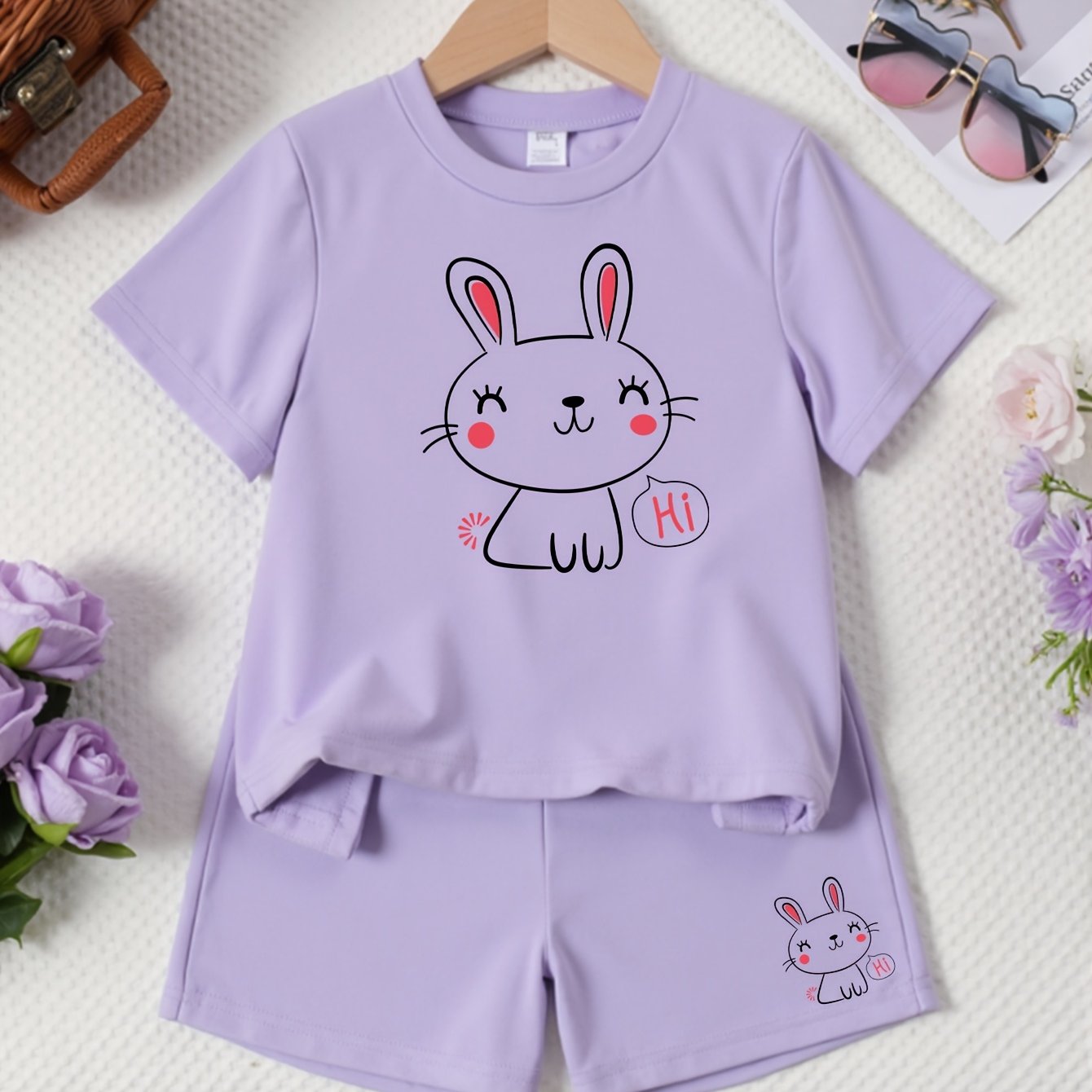 Comfortable T-Shirt for Girls, Simple And Casual for Daily Sports, Featuring a Cute Rabbit Print with Fun Lines in a Short-Sleeve And Shorts Set, for Outdoor