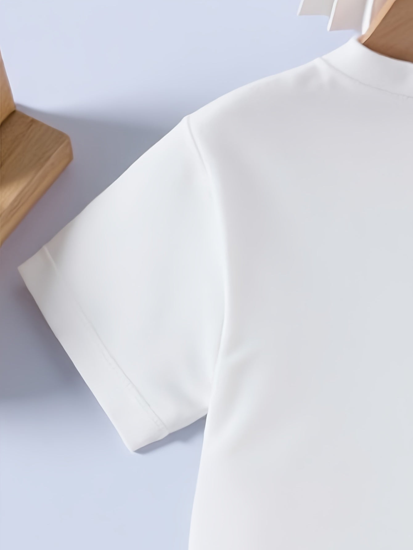 Comfortable T-Shirt for Girls, Simple And Casual for Daily Sports, Featuring a Cute Rabbit Print with Fun Lines in a Short-Sleeve And Shorts Set, for Outdoor