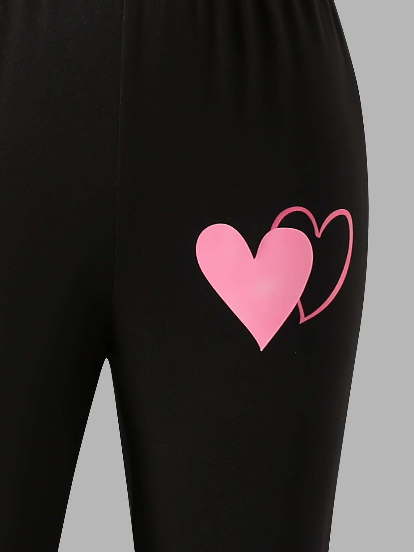 Girls' Fashion Summer Black Heart Short Sleeve Top + Heart Pants Two-Piece Set, Perfect for Outdoor