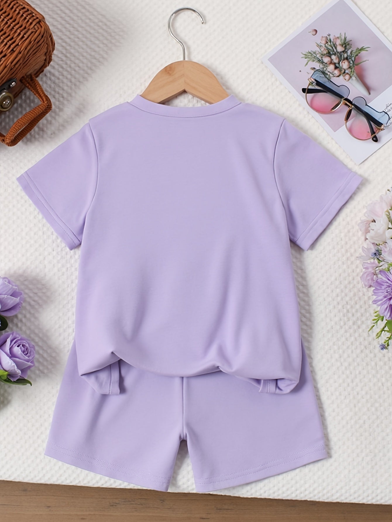Comfortable T-Shirt for Girls, Simple And Casual for Daily Sports, Featuring a Cute Rabbit Print with Fun Lines in a Short-Sleeve And Shorts Set, for Outdoor
