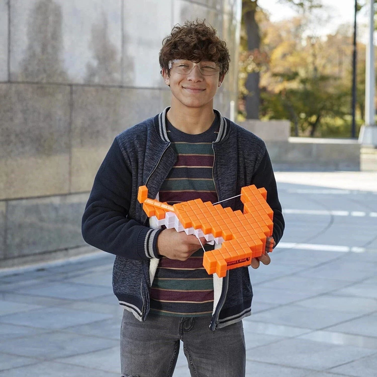 Hasbro Nerf Minecraft Pillager's Crossbow Dart-Blasting Crossbow, Real Crossbow Action, Includes 3 Official Elite Darts 42787