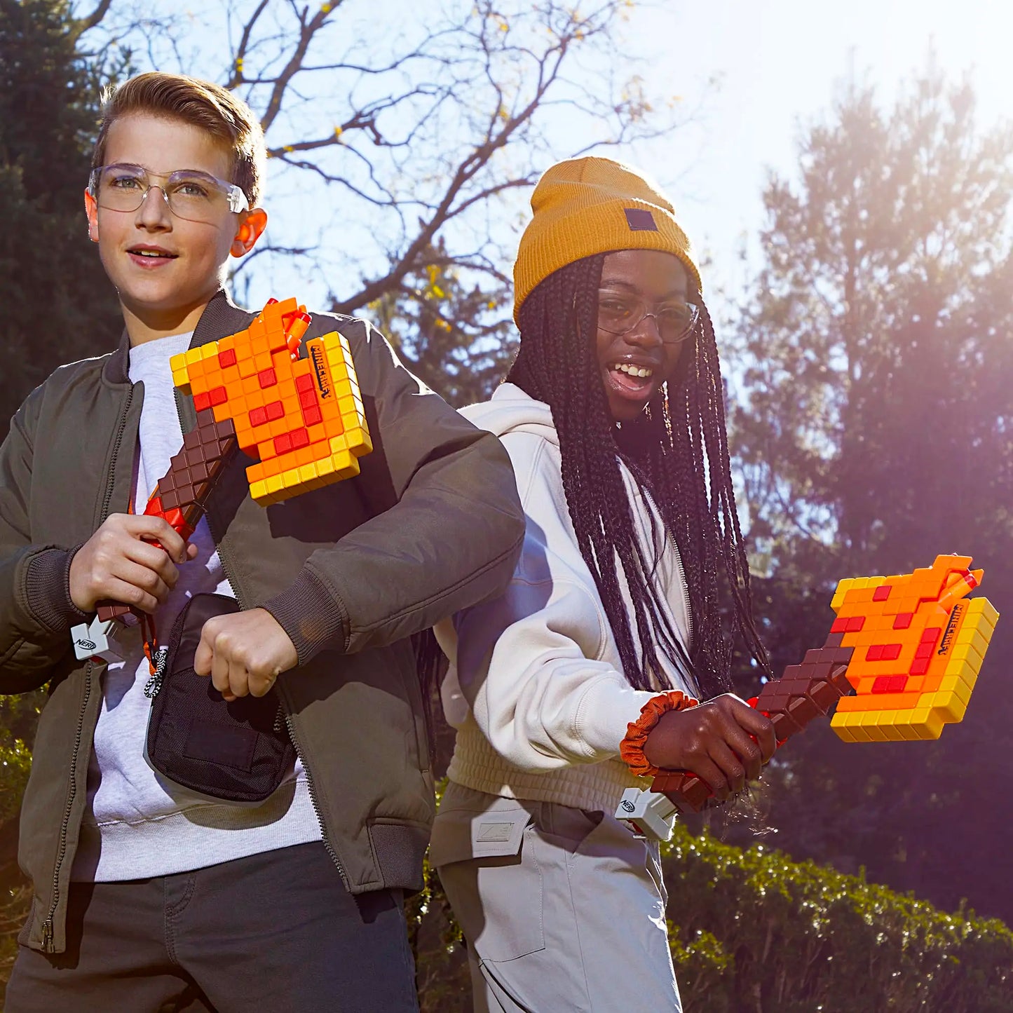 Hasbro Nerf Minecraft Firebrand, Dart Blasting Axe, 6 Nerf Elite Foam Darts, Pull Down Priming, Minecraft Toys F8954