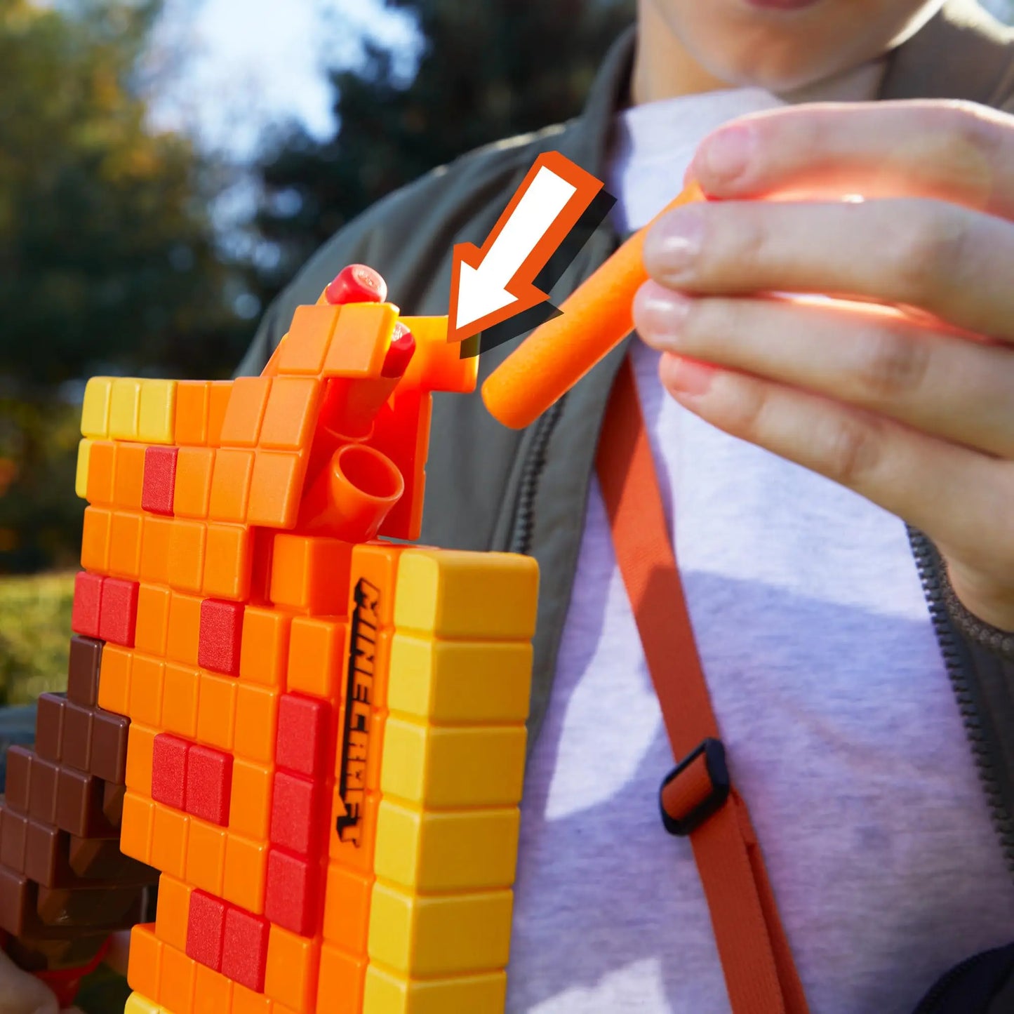 Hasbro Nerf Minecraft Firebrand, Dart Blasting Axe, 6 Nerf Elite Foam Darts, Pull Down Priming, Minecraft Toys F8954