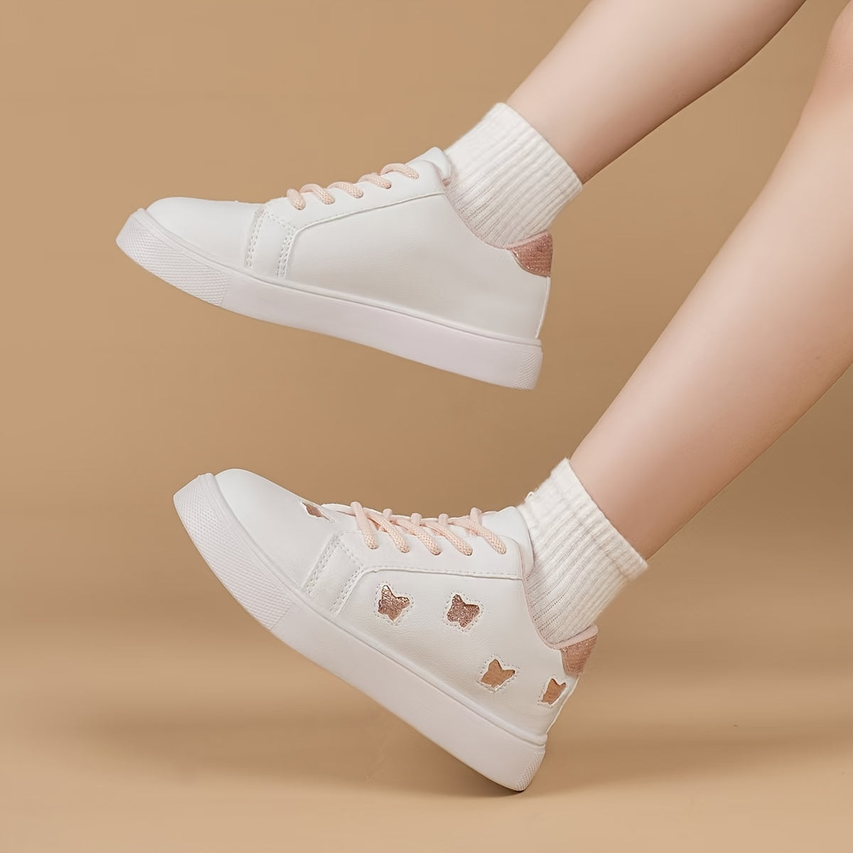 Breathable Low-Top White Sneakers for Girls, Perfect for Casual Sports And Skateboarding.