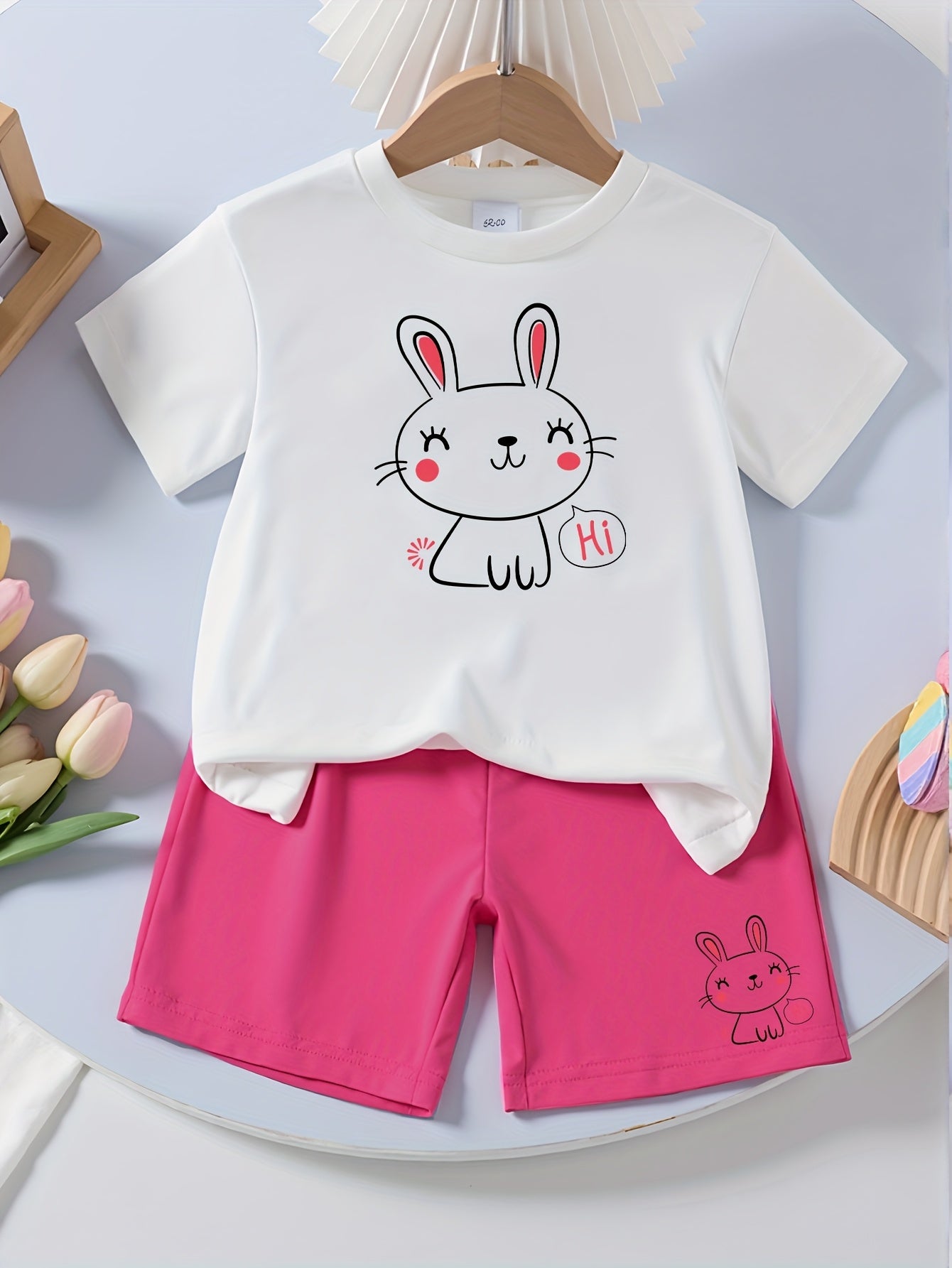 Comfortable T-Shirt for Girls, Simple And Casual for Daily Sports, Featuring a Cute Rabbit Print with Fun Lines in a Short-Sleeve And Shorts Set, for Outdoor