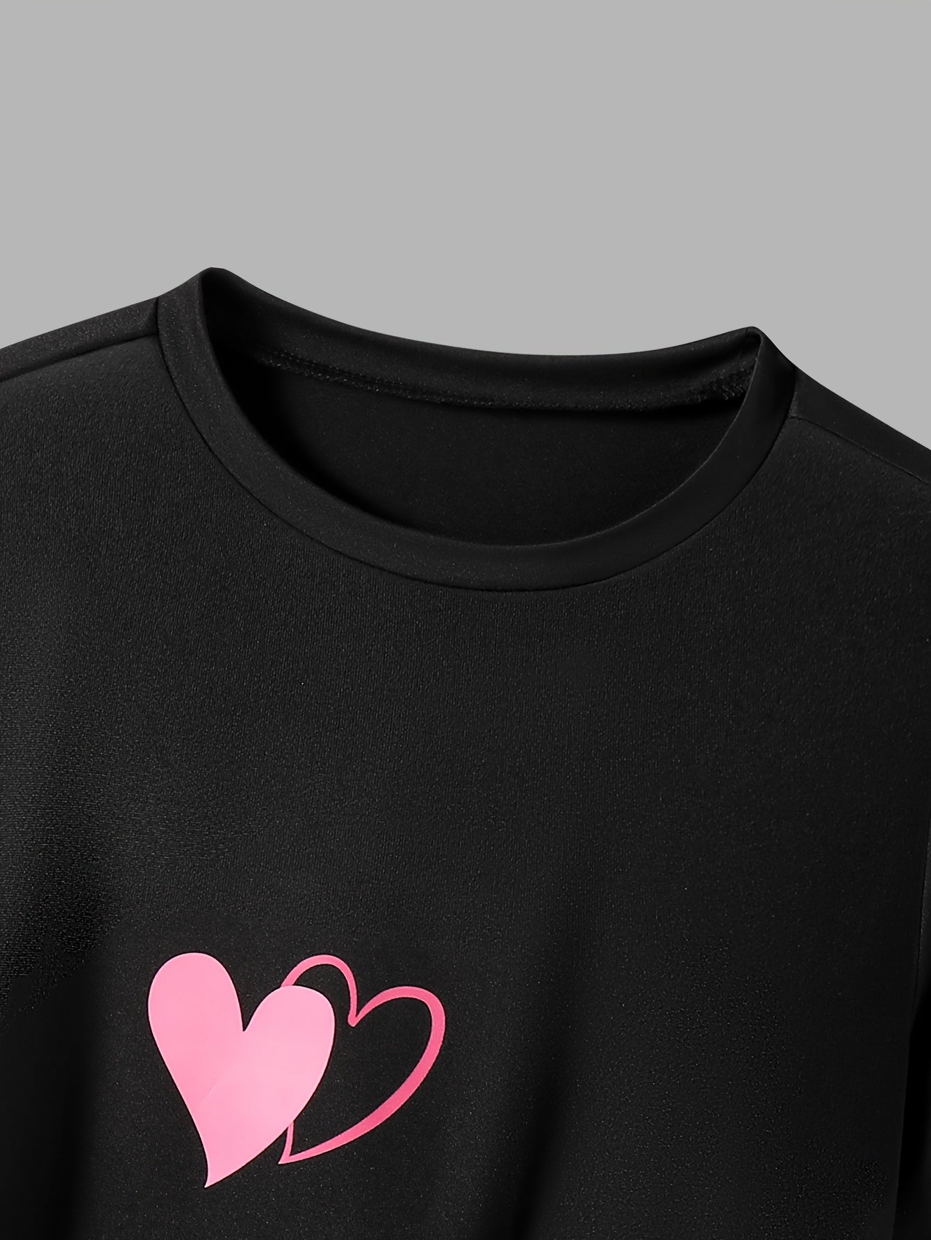 Girls' Fashion Summer Black Heart Short Sleeve Top + Heart Pants Two-Piece Set, Perfect for Outdoor